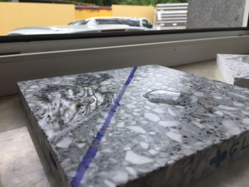 Ultralit Gloss Lock płyn zabezpieczający i zamykający beton
